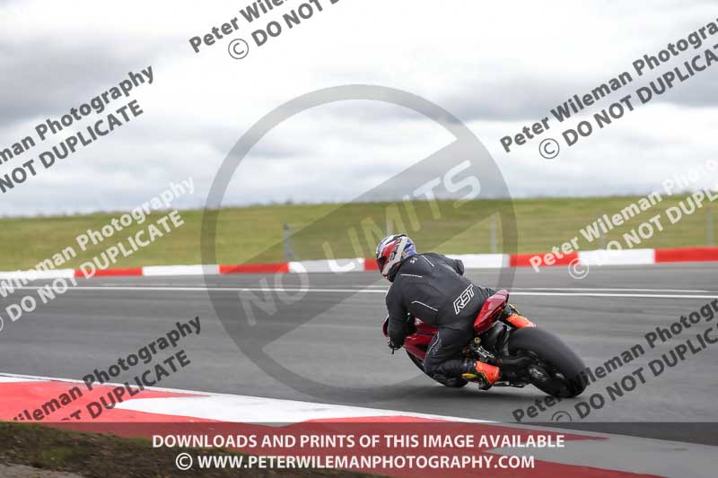 cadwell no limits trackday;cadwell park;cadwell park photographs;cadwell trackday photographs;enduro digital images;event digital images;eventdigitalimages;navarra;no limits trackdays;peter wileman photography;racing digital images;trackday digital images;trackday photos